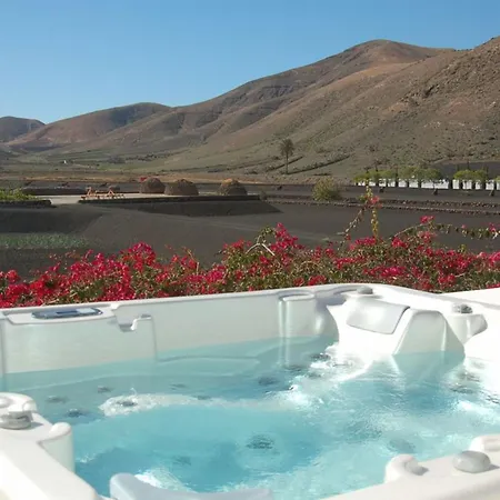 Family With Breakfast Included, Freewifi, Jacuzzi And Pool