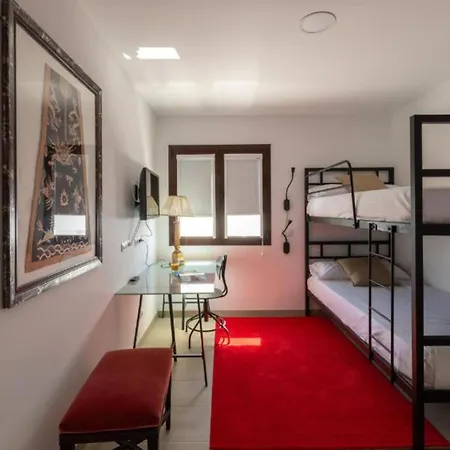 Family With Breakfast Included, Freewifi, Jacuzzi And Pool Daire Yaiza (Lanzarote)