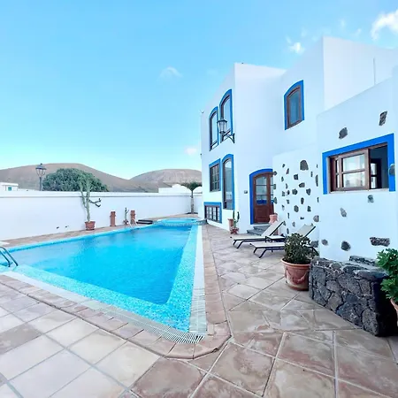 Family With Breakfast Included, Freewifi, Jacuzzi And Pool *