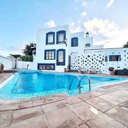 Family With Breakfast Included, Freewifi, Jacuzzi And Pool * Yaiza (Lanzarote)