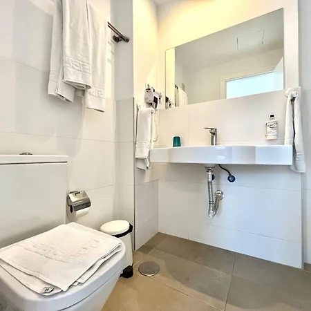 Family With Breakfast Included, Freewifi, Jacuzzi And Pool Daire *