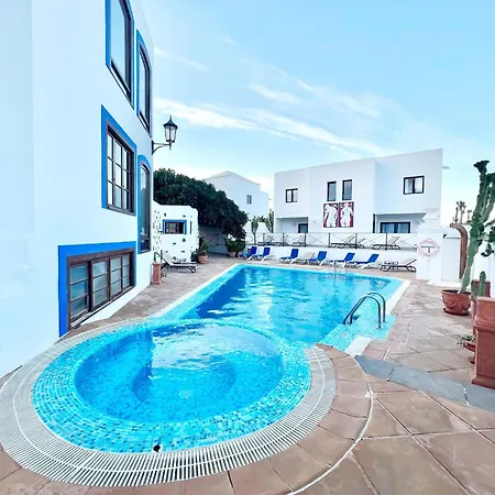 Family With Breakfast Included, Freewifi, Jacuzzi And Pool Апартаменты *