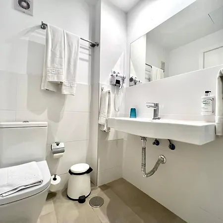 Family With Breakfast Included, Freewifi, Jacuzzi And Pool *