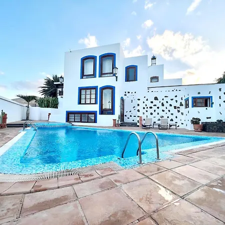 Family With Breakfast Included, Freewifi, Jacuzzi And Pool