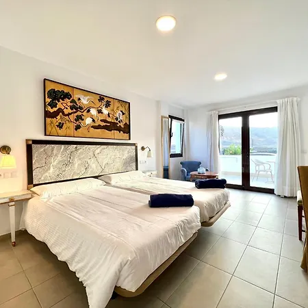 Апартаменты Family With Breakfast Included, Freewifi, Jacuzzi And Pool *